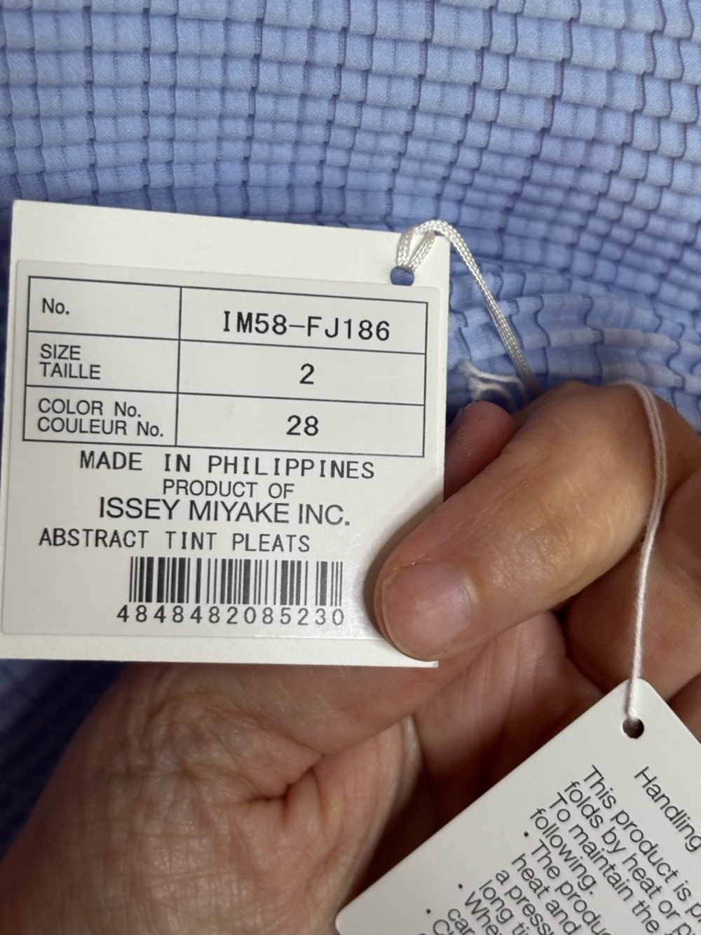 NWT ISSEY MIYAKE Unique Pleated Wave Colorblock Top in Coral & Periwink size 2/S - Picture 6 of 13
